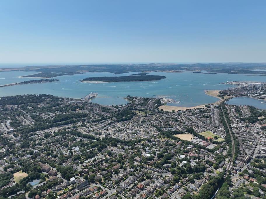 Entire Seaside Luxury Home With On Site Parking! Poole Exterior foto