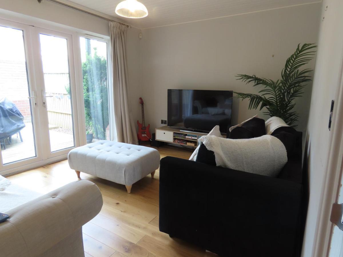 Entire Seaside Luxury Home With On Site Parking! Poole Exterior foto