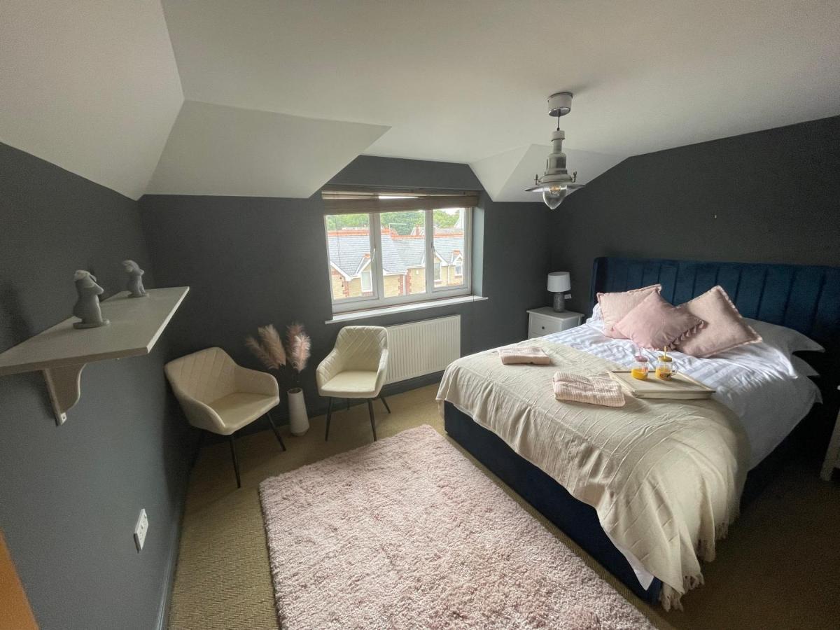 Entire Seaside Luxury Home With On Site Parking! Poole Exterior foto